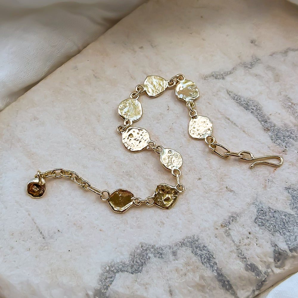 14ct yellow gold.