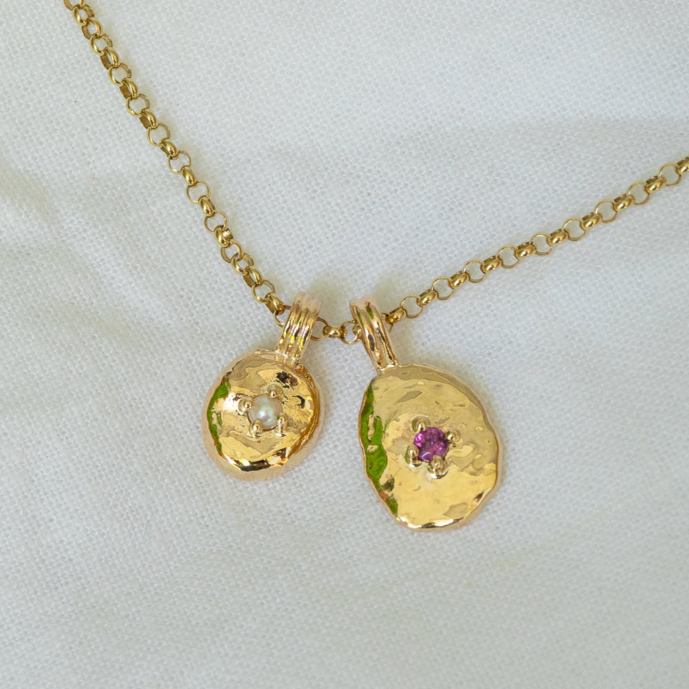 9ct yellow gold, pink garnet and freshwater pearl.